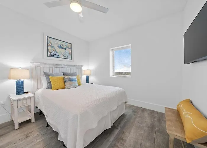 San Carlos 1107 By Youngs Suncoast Apartment