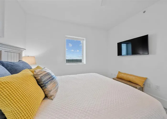 Apartment San Carlos 1107 By Youngs Suncoast